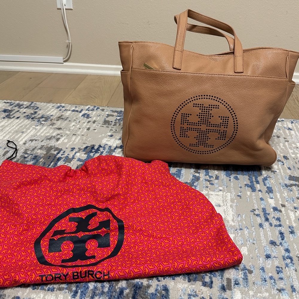 Authentic Tory Burch Leather Medium Tote Bag in Tan with dust bag